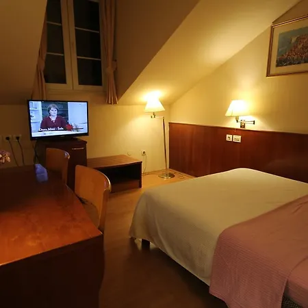 Pensionat Koruna - Mali 4*